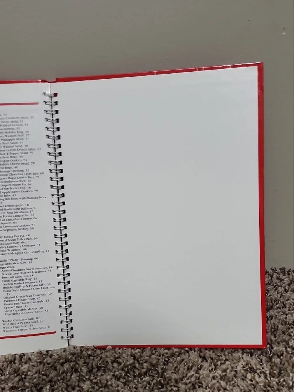 Vintage 1989 Treasury of Christmas Recipes Cookbook HARDCOVER Like New
